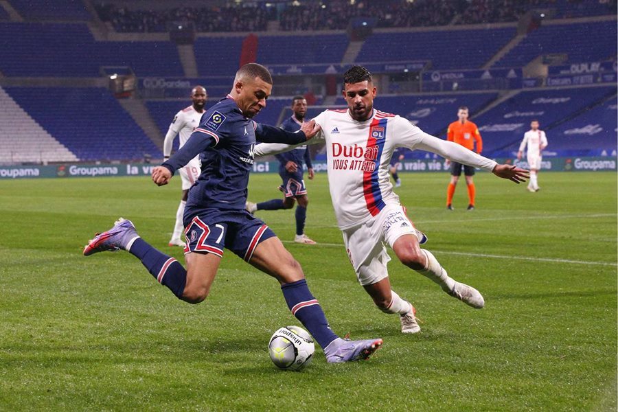 Mbappe kém duyên, PSG thoát thua Lyon