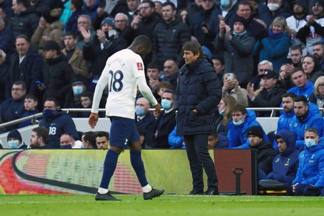 Conte thẳng tay loại bom tấn Tottenham Ndombele, bắt tập một mình