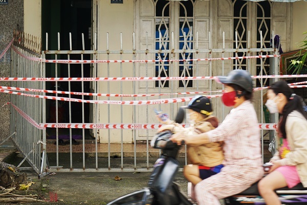 Dựng rào sắt 'quây' nhà cách ly ở Đà Nẵng, chính quyền lên tiếng