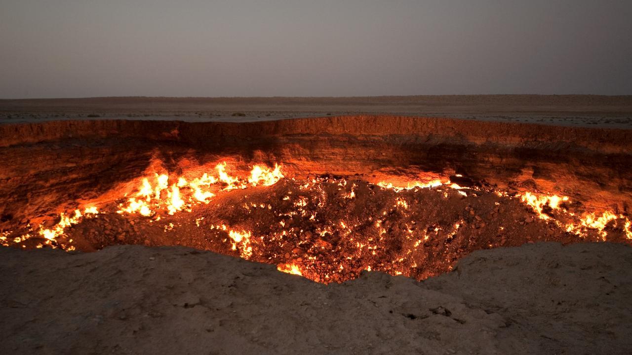 Cổng địa ngục' bí ẩn rực cháy trên sa mạc suốt 50 năm sắp bị 'xóa sổ'