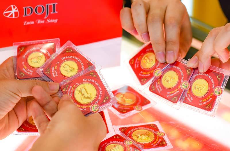 gia-vang-hom-nay-11-01-2022-the-gioi-giam-trong-nuoc-tang