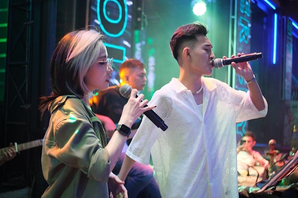 Sài Gòn chen kín đi hát karaoke, thỏa cơn khát sau nửa năm nín nhịn