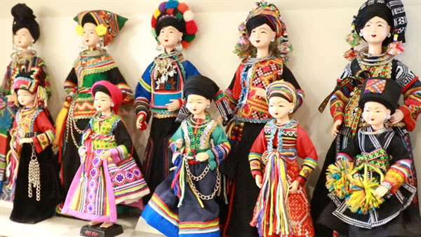 Ethnic dolls highlight Vietnamese multiculture