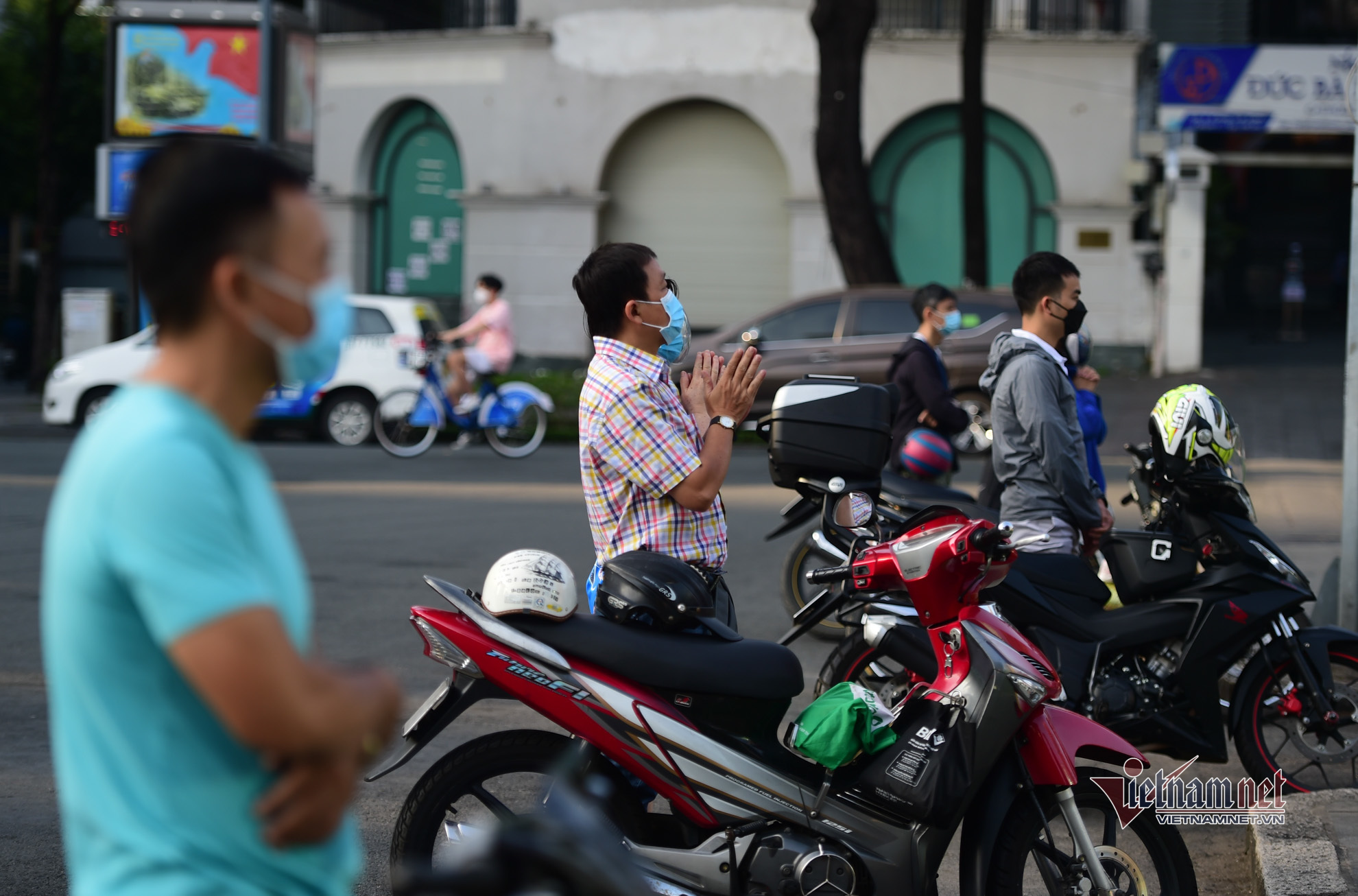 Sài Gòn 'vùng xanh' rộn ràng sắc xuân đón năm mới