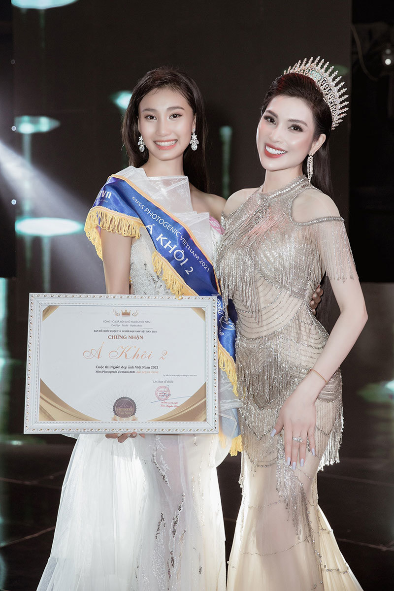 Hãy để bộ ảnh Á khôi Người đẹp ảnh Việt Nam làm cho bạn thấy được vẻ đẹp đặc biệt của những người mẫu tài năng. Những cô gái xinh đẹp và thông minh sẽ khiến bạn cảm thấy ngạc nhiên và ngưỡng mộ.