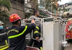 Cháy nhà trong ngõ sâu ở Hà Nội, bé gái mắc kẹt trên tầng tum