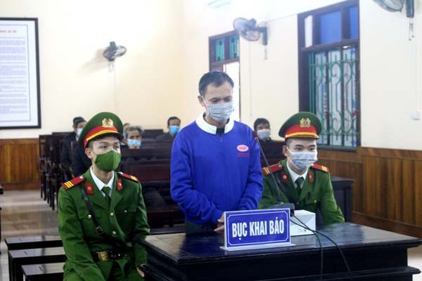 Nghĩ bị coi thường, chồng cầm dao chém vợ tử vong