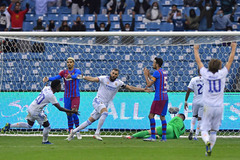 Barca phơi áo trước Real Madrid: Niềm tin từ thất bại