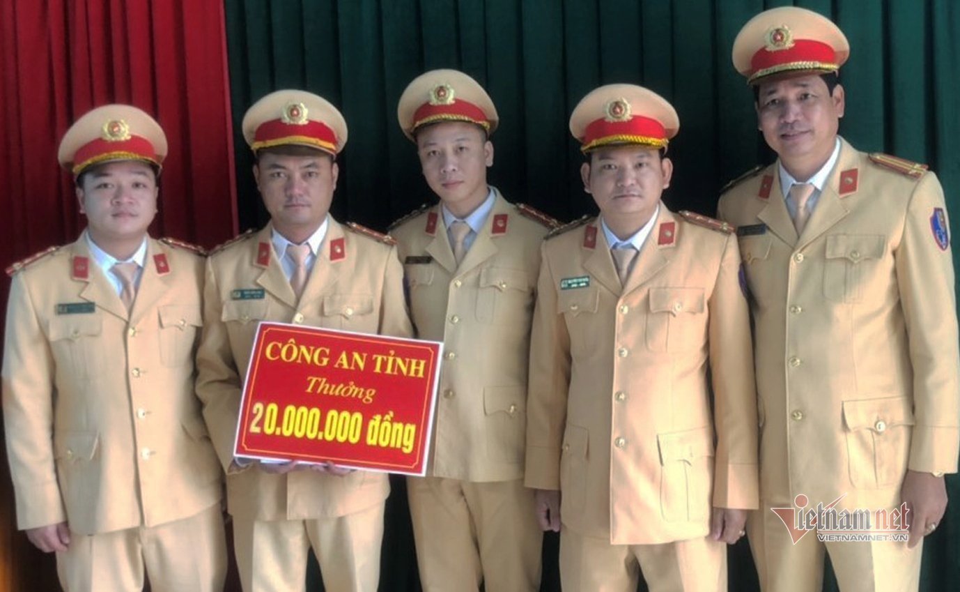 CSGT Quảng Trị đón lõng tóm kẻ 'ship thuê' 10kg ma túy đá