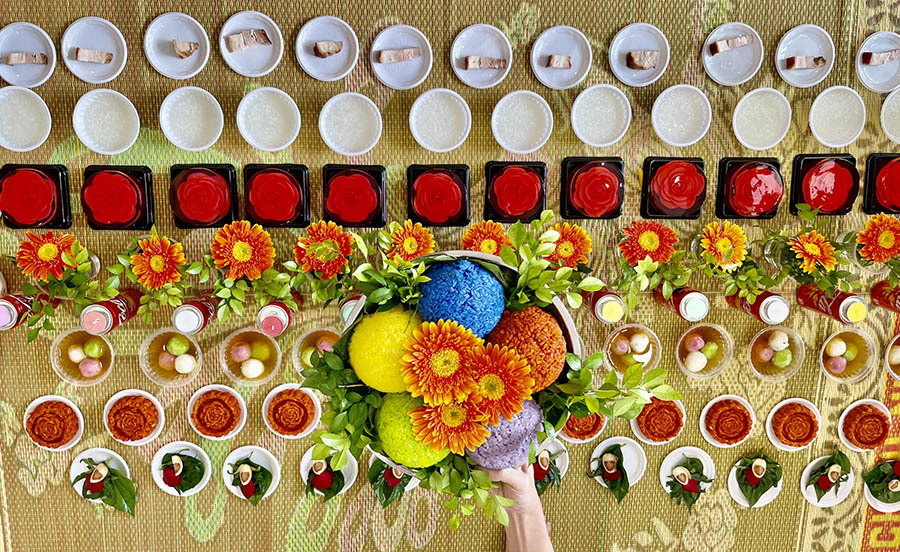 Bà ngoại Hà Nội làm mâm cúng đầy tháng cho cháu, nhiều người trầm trồ