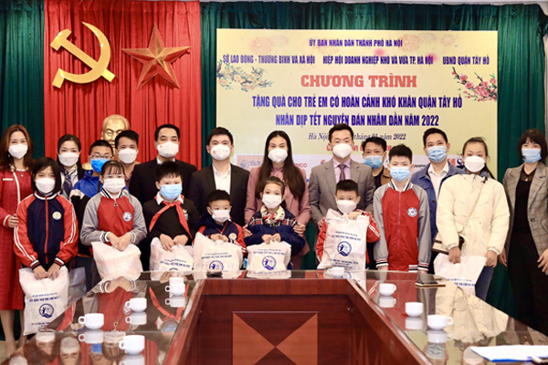 T&T Group trao quà cho trẻ em khó khăn ở Hà Nội
