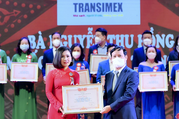 CEO Transimex nhận bằng khen tại Lễ tôn vinh doanh nhân, doanh nghiệp Thăng Long năm 2021