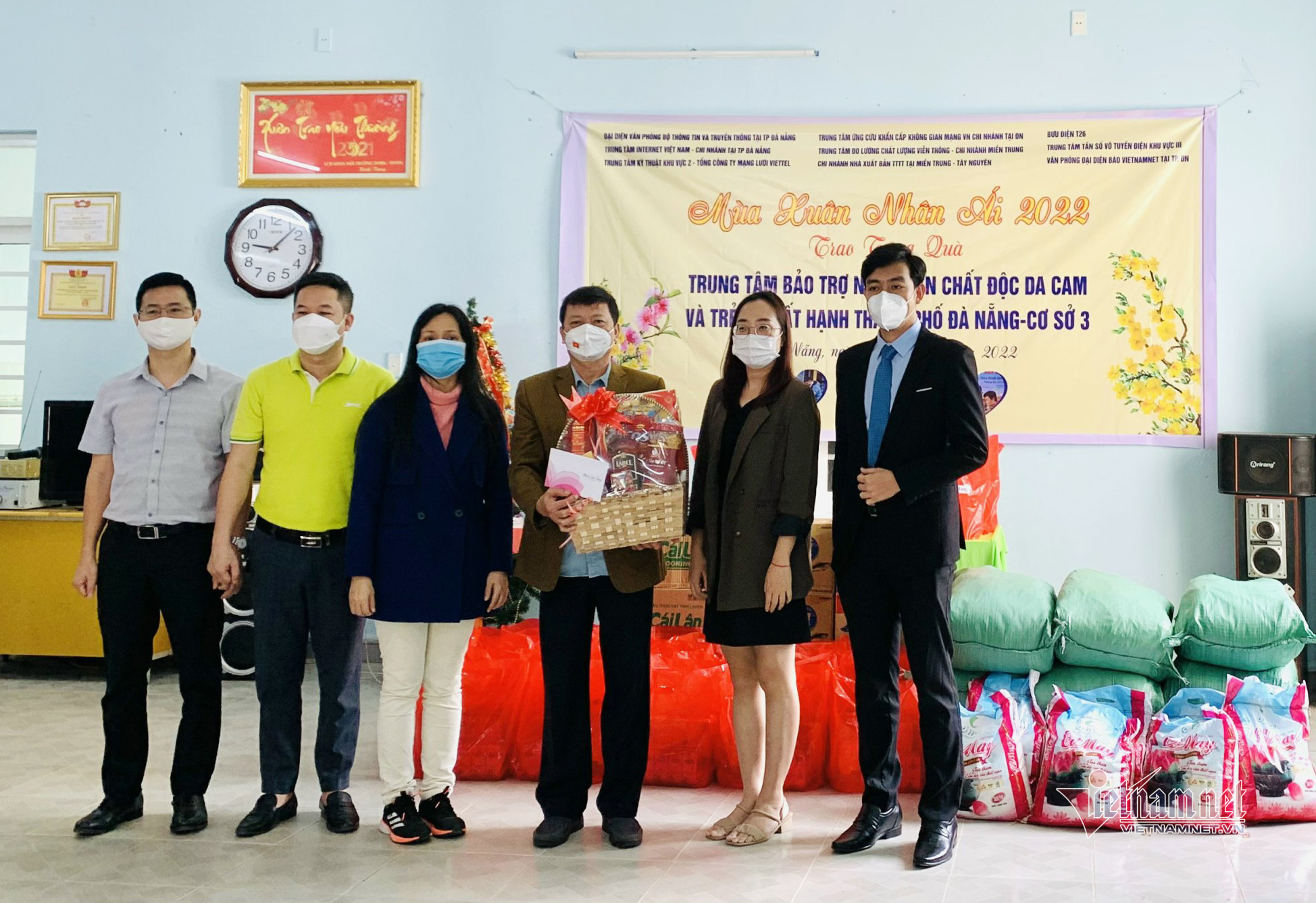 VietNamNet đồng hành mang 'mùa xuân nhân ái' đến trẻ em mồ côi, chất độc da cam