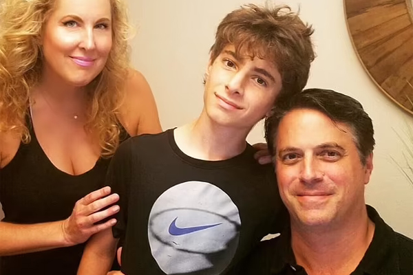 Nữ nhà văn tự tử sau 1 năm chống chọi với chứng Covid-19 kéo dài