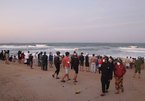Tắm biển ở Phú Yên, hai học sinh lớp 10 bị sóng cuốn trôi mất tích