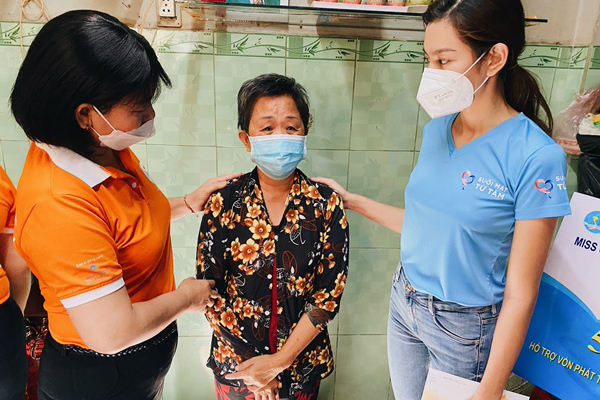 Hoa hậu Thùy Tiên làm từ thiện sau khi trở về Việt Nam