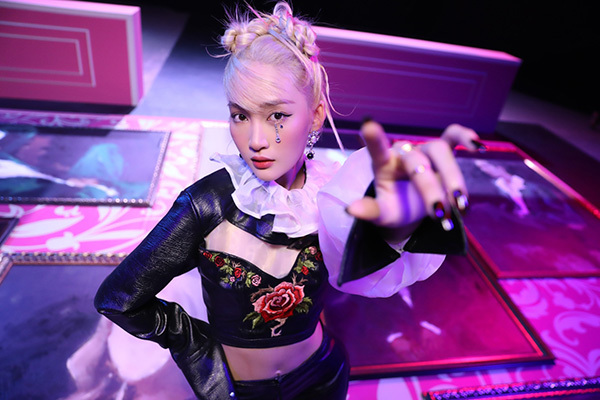 Juky San khoe dáng gợi cảm trong MV mừng sinh nhật