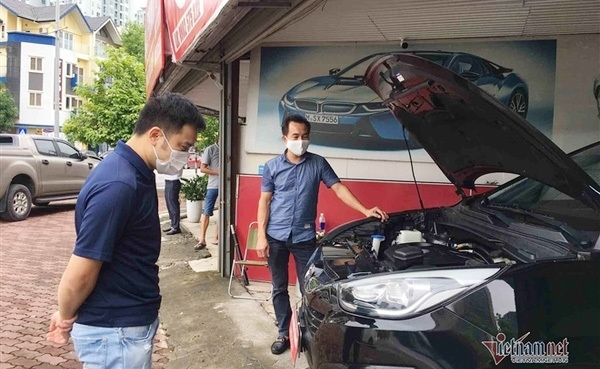 Chờ 2 tháng chưa đến lượt, có nên trả thêm tiền để lấy ô tô trước Tết?