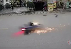 Thai phụ qua đường bị thanh niên tông xe, kéo lê 10m tử vong