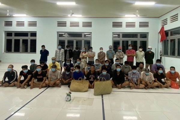 Cảnh sát đột kích bắt gọn trường gà quy mô lớn ở Đồng Nai