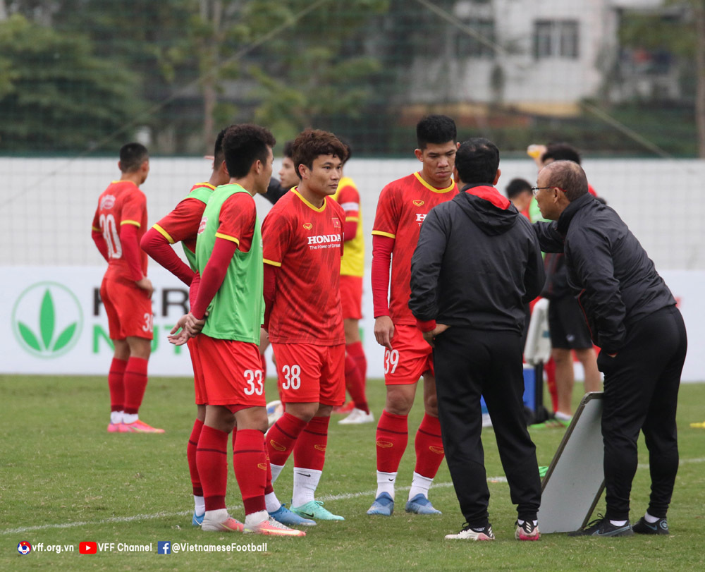 Hoàng Đức trở lại, HLV Park Hang Seo 'chăm sóc' tân binh