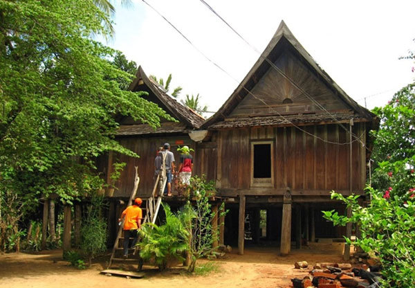 Secrets of the Elephant King's stilt house