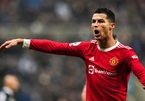Ronaldo bị cắt giảm 25% lương nếu MU trượt top 4 Premier League