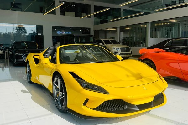 Siêu xe mui trần Ferrari F8 Spider thứ 4 về Việt Nam đón Tết