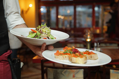 Khách ngại ăn tại chỗ, nhà hàng lên app phục vụ ẩm thực ‘hạng sang’ tại gia
