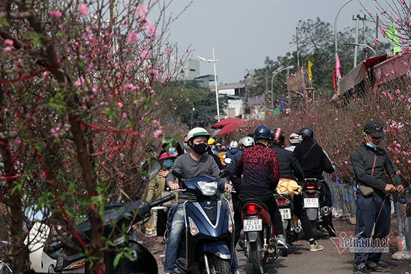 Hà Nội yêu cầu không gây khó khăn cho người dân về quê ăn Tết