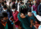 Ấn Độ lập kỷ lục Covid-19 mới, Indonesia tiêm thêm nửa liều vắc xin