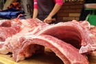 Giá lợn hơi tăng mạnh, nhiều nơi áp sát mức 60.000 đồng/kg
