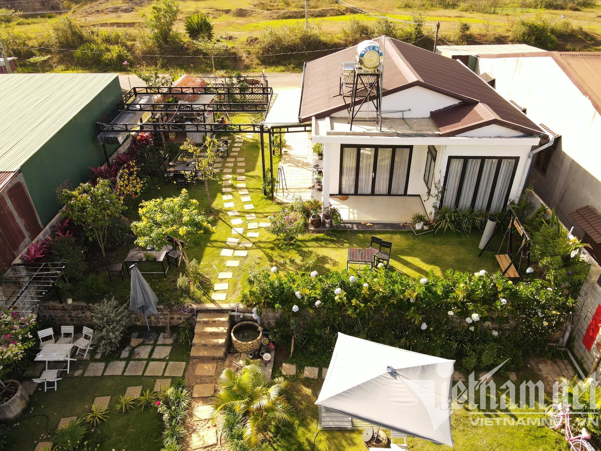 Mẹ đơn thân dựng nhà vườn nghỉ dưỡng 350 triệu đẹp như homestay tặng con trai