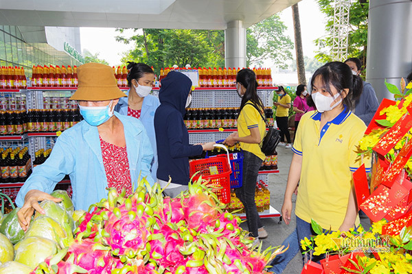 'Siêu thị Tết 0 đồng' đến với y bác sĩ, bệnh nhân khó khăn