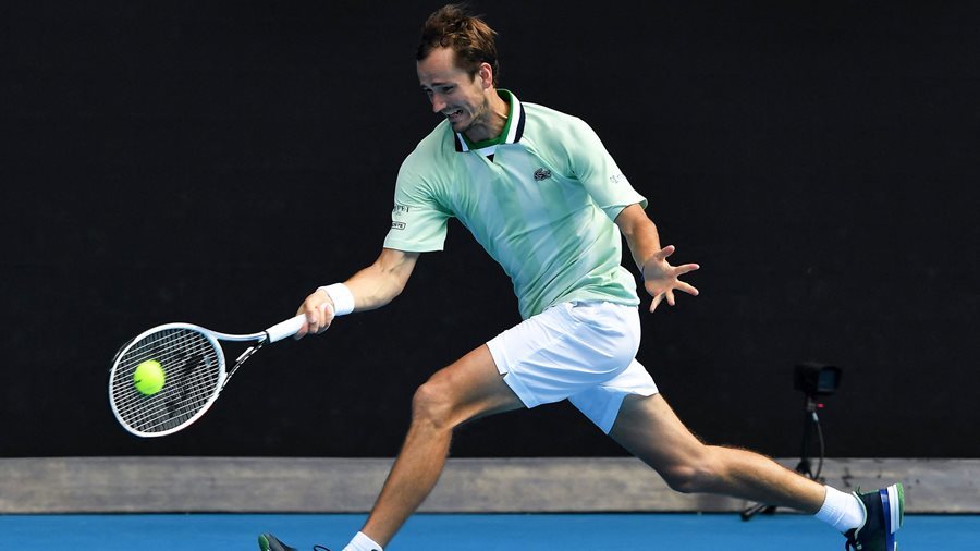 Medvedev tốc hành vào vòng 4 Australian Open