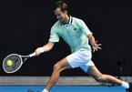 Medvedev 'tốc hành' vào vòng 4 Australian Open