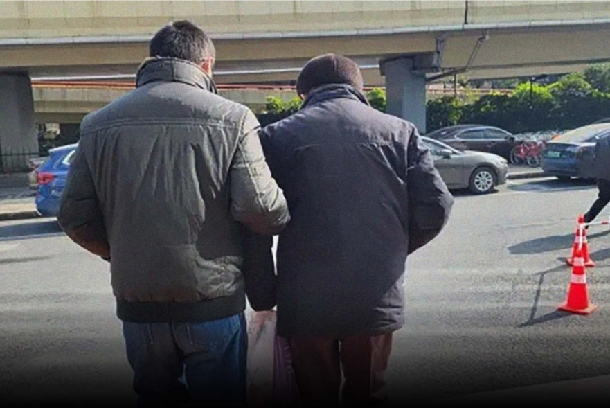 Ông bố dạy con mắc bệnh tâm thần trở thành dịch giả