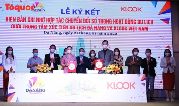 Da Nang shakes hands with Klook in tourism promotion