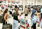 Airport, train station in HCMC see many passengers returning home for Tet