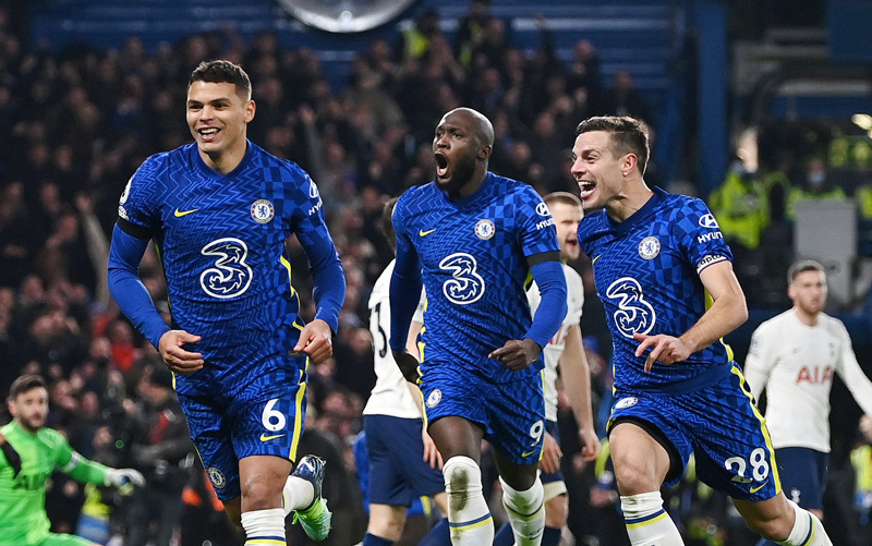 Chelsea bóp nghẹt Tottenham, Conte trở lại mặt đất