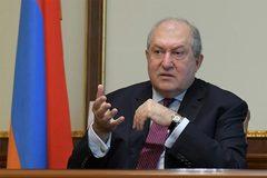 Tổng thống Armenia từ chức vì 'không thể giúp đất nước'
