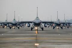 Trung Quốc điều hàng chục máy bay áp sát Đài Loan