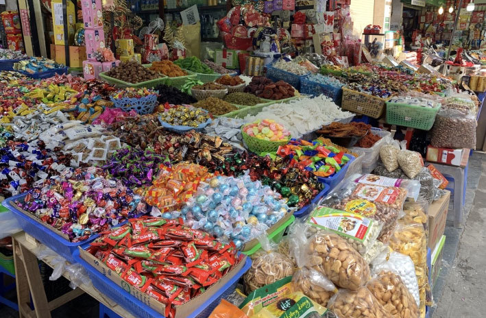 Phố Hàng Buồm - 'Thủ phủ' bánh mứt kẹo ở Hà Nội đìu hiu ế khách