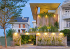 Biệt thự hiện đại 3 tầng ở Nha Trang che nắng bằng 'rèm' dây leo