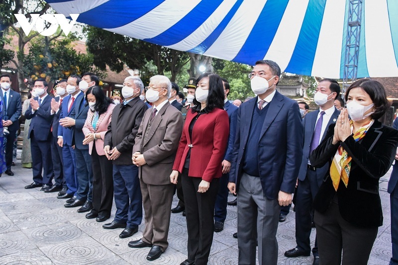 Tổng Bí thư Nguyễn Phú Trọng dâng hương tưởng niệm 8 vị vua triều Lý tại Đền Đô