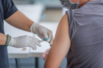 Người đã tiêm vắc xin nhiễm Omicron có khả năng siêu miễn dịch