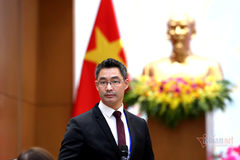 Vietnamese-born former German Vice Chancellor learns about Tet, eats banh chung