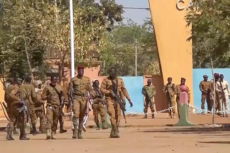 Quân đội Burkina Faso tuyên bố kiểm soát đất nước