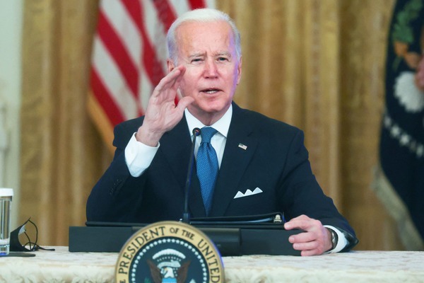 Ông Biden vô tình 'nặng lời' khi bị phóng viên hỏi khó