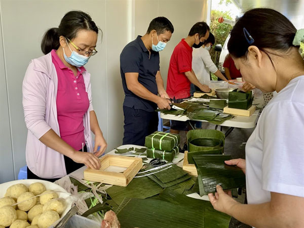 Distance doesn't stop overseas Vietnamese from finding special ways to celebrate Tet